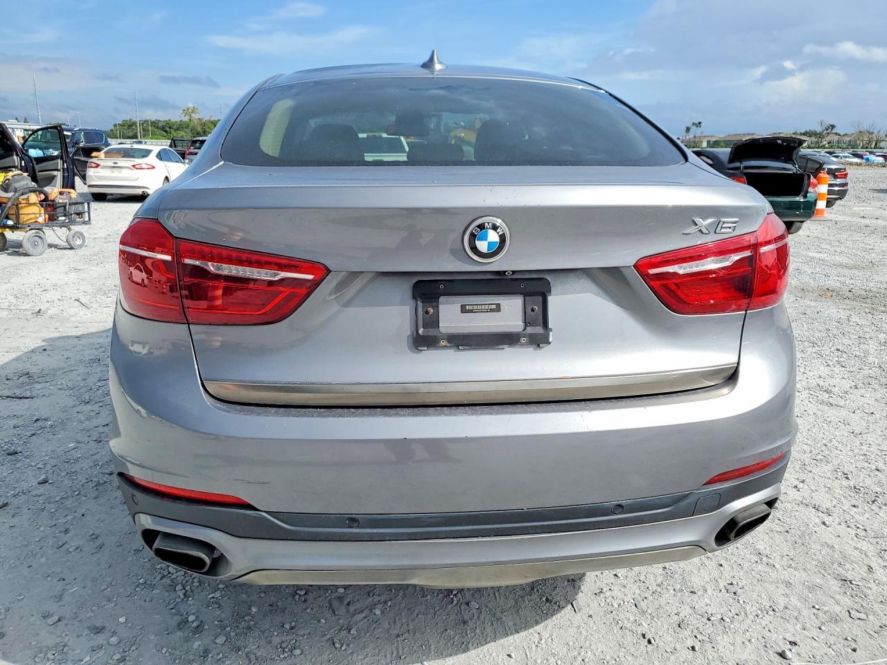 2015 BMW X6 xDrive50I - zdjęcie 6