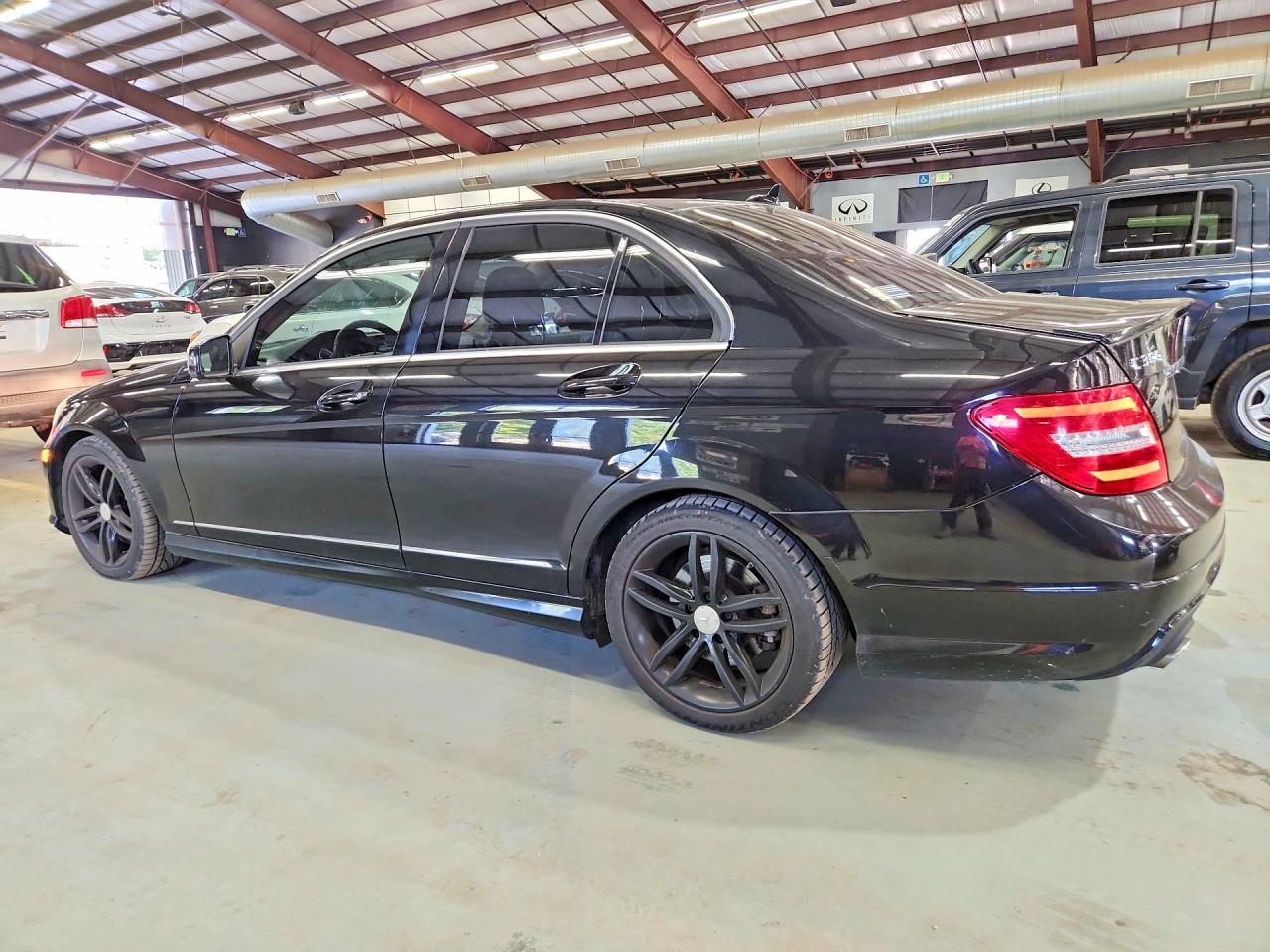2013 Mercedes-Benz C 300 4Matic - zdjęcie 2