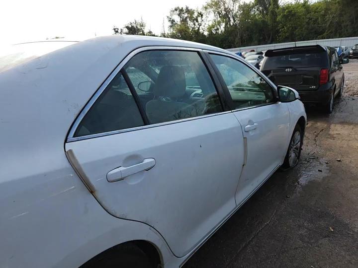 2014 Toyota Camry Le - zdjęcie 13
