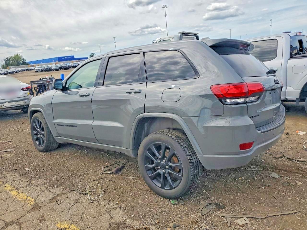 2019 Jeep Grand Cherokee Laredo - zdjęcie 2