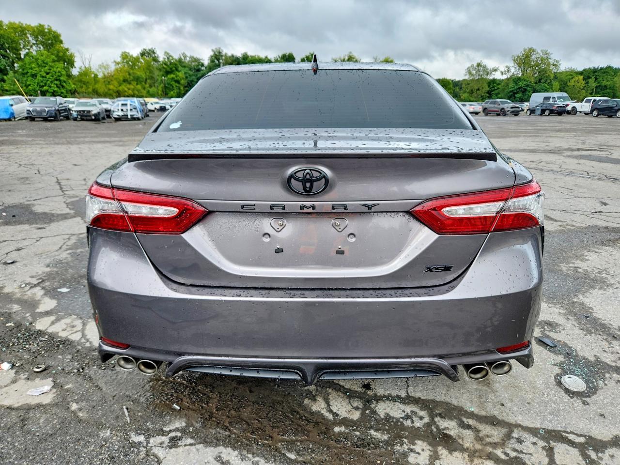 2020 Toyota Camry Xse - zdjęcie 6