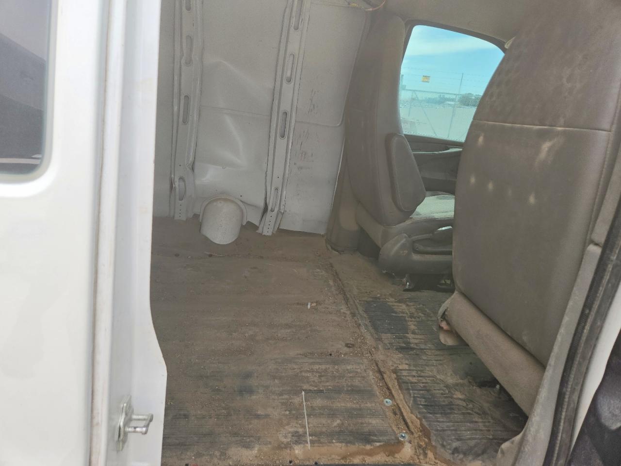 2014 Chevrolet Express G1500 - zdjęcie 11