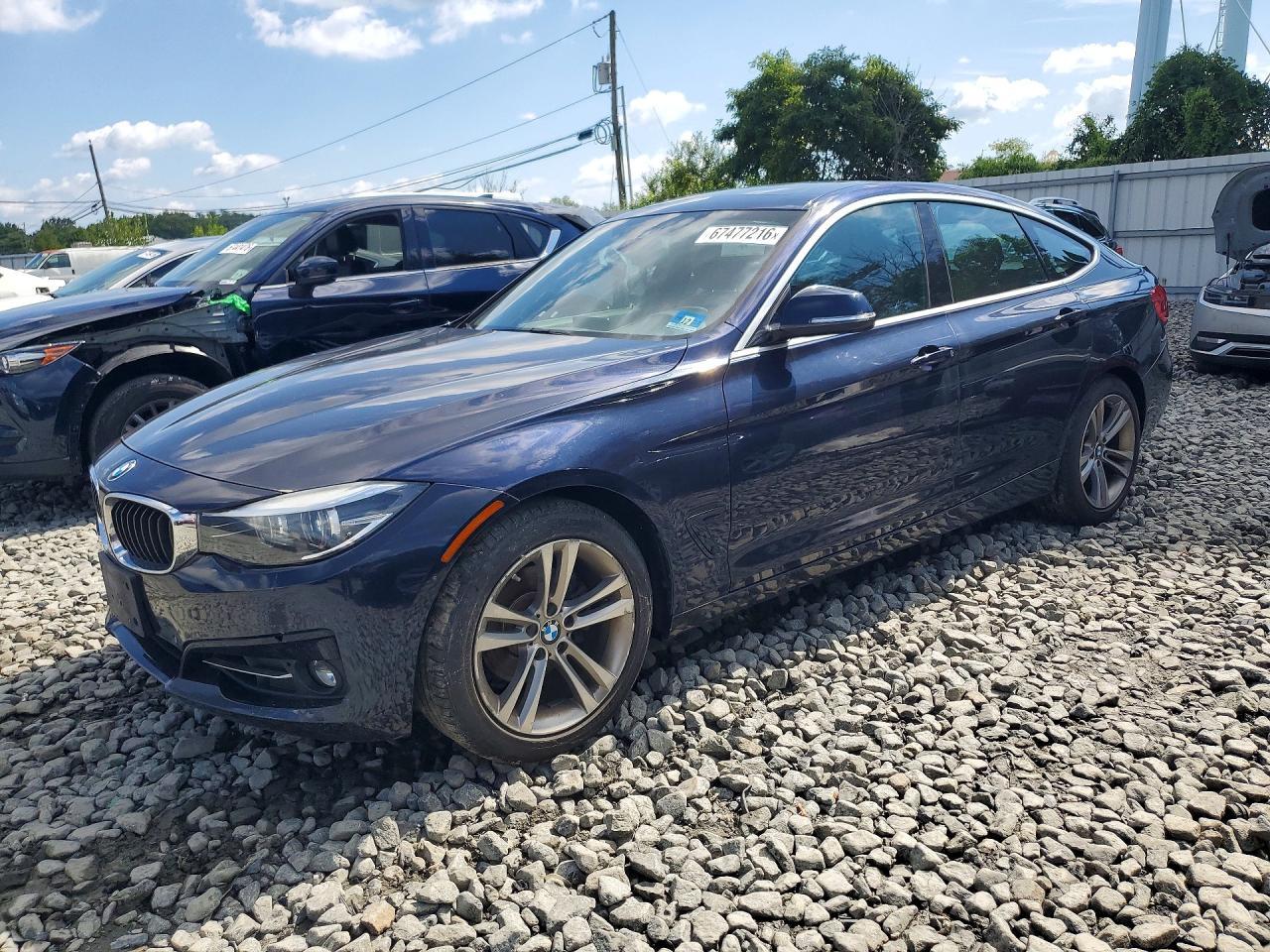 2017 BMW Seria 3 330i - zdjęcie główne