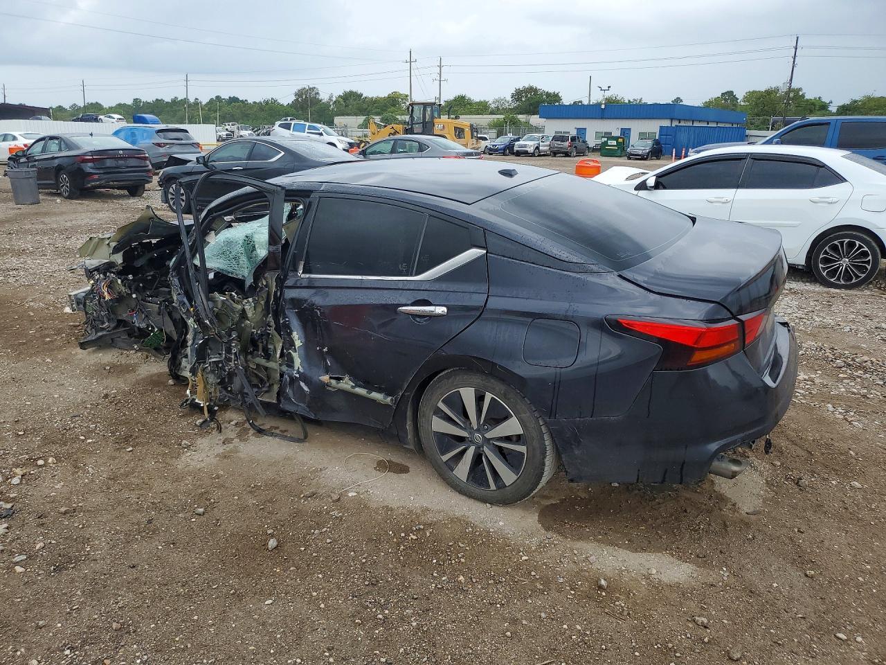 2020 Nissan Altima Sl - zdjęcie 2
