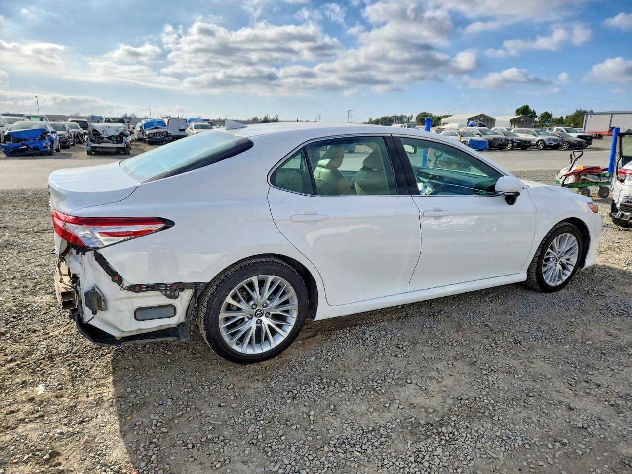 2018 Toyota Camry Hybrid Xle - zdjęcie 3