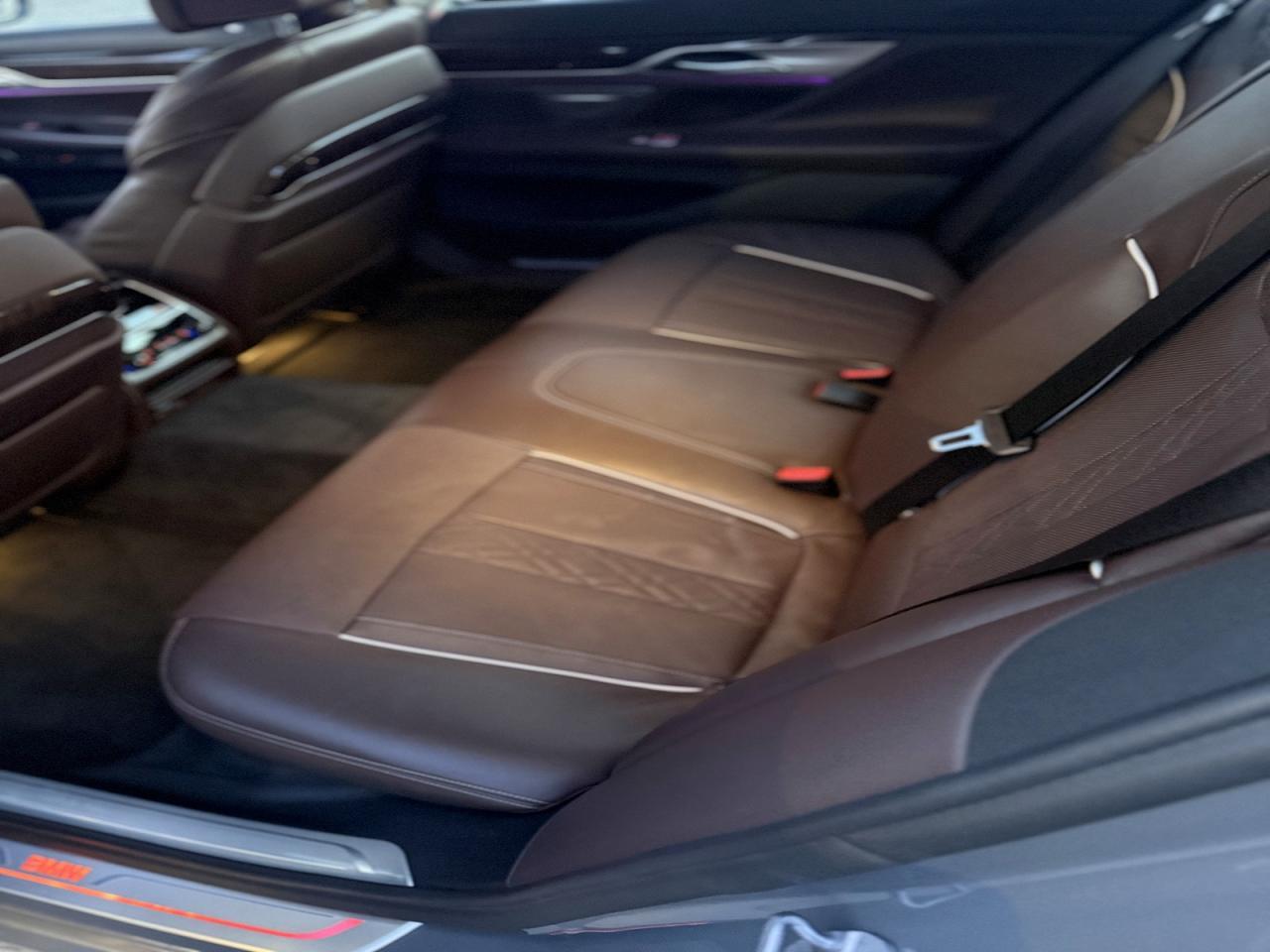 2022 BMW Seria 7 740i - zdjęcie 7