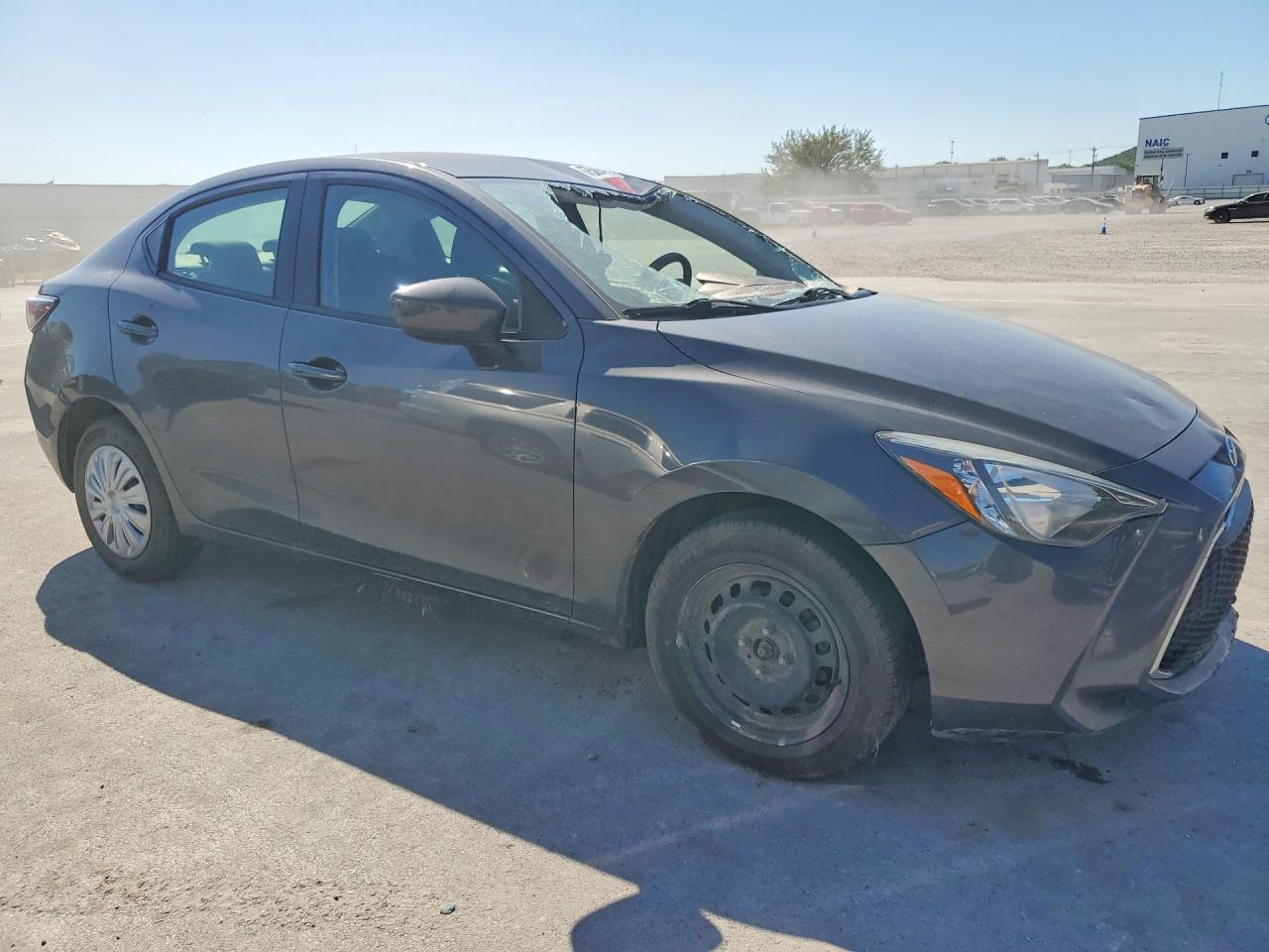 2019 Toyota Yaris L - zdjęcie 4