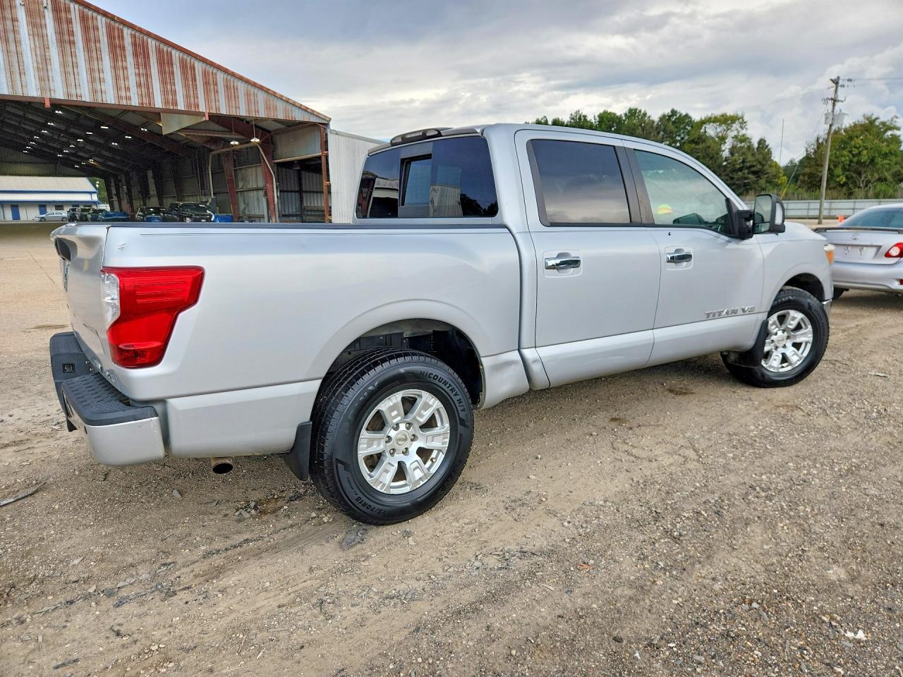 2018 Nissan Titan Sv - zdjęcie 3