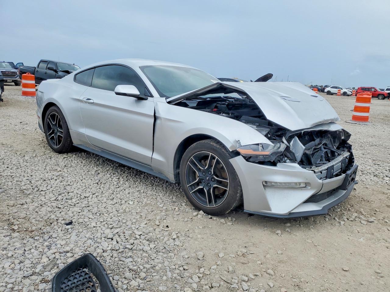 2019 Ford Mustang - zdjęcie 4