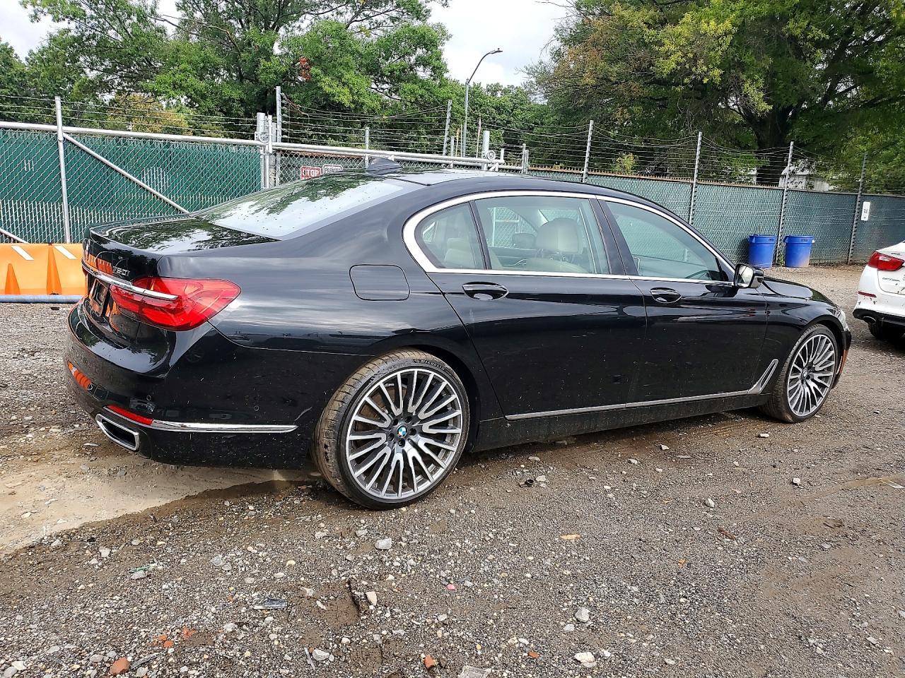 2018 BMW 750 I - zdjęcie 3