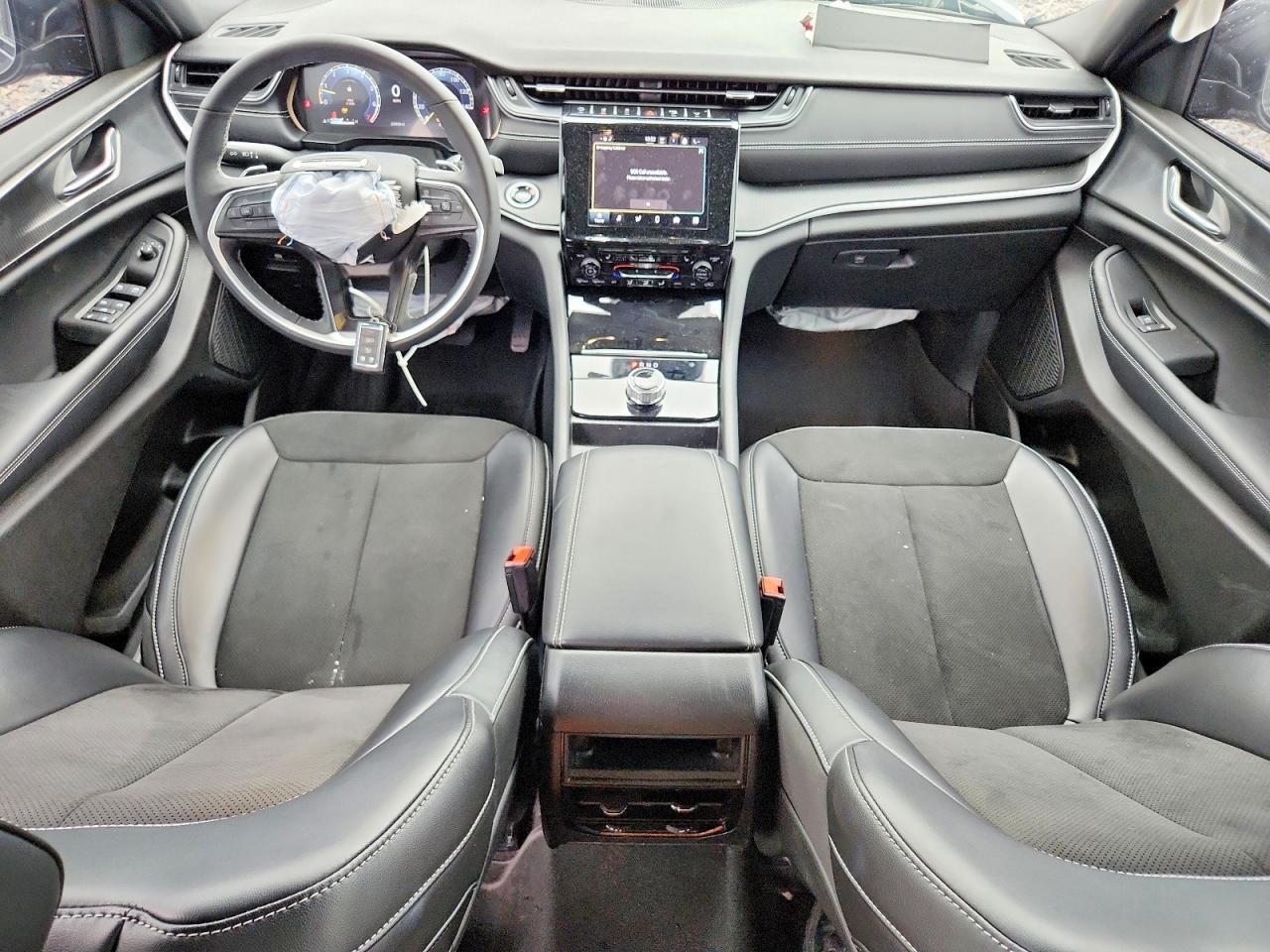 2025 Jeep Grand Cherokee Laredo - zdjęcie 8