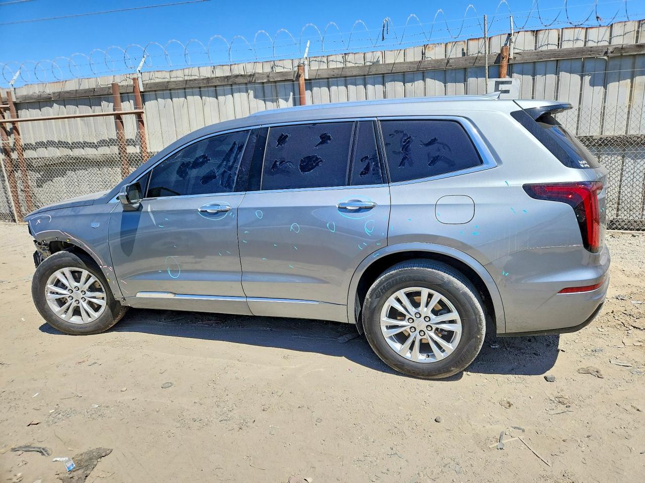 2023 Cadillac Xt6 Luxury - zdjęcie 2