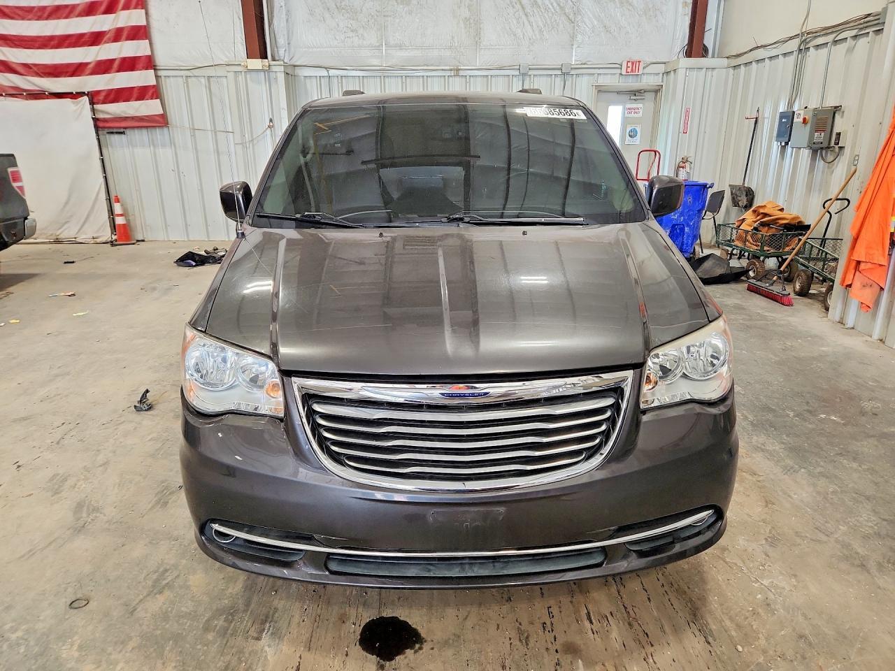 2016 Chrysler Town & Country Touring - zdjęcie 5