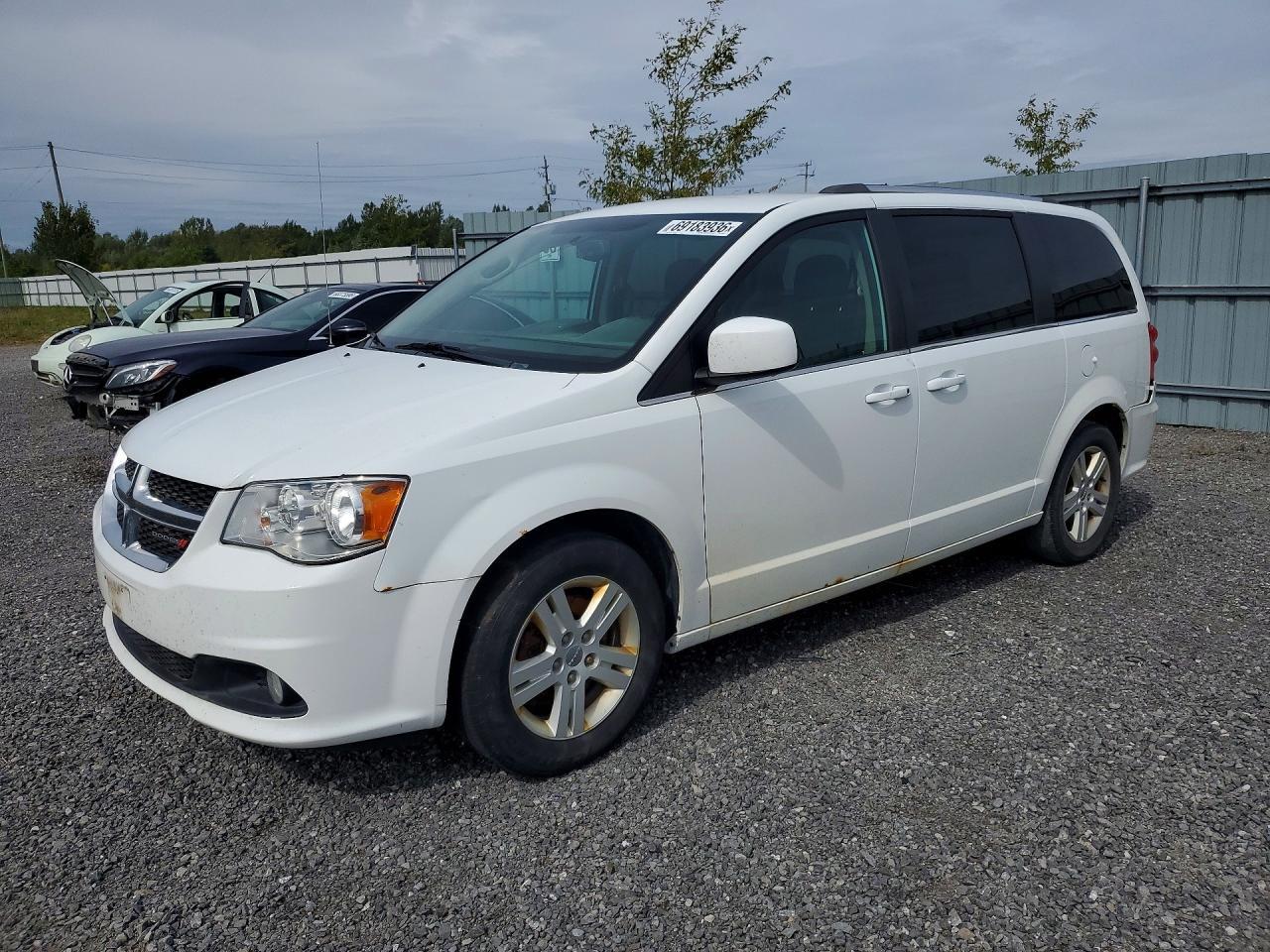 2018 Dodge Grand Caravan Crew - zdjęcie główne