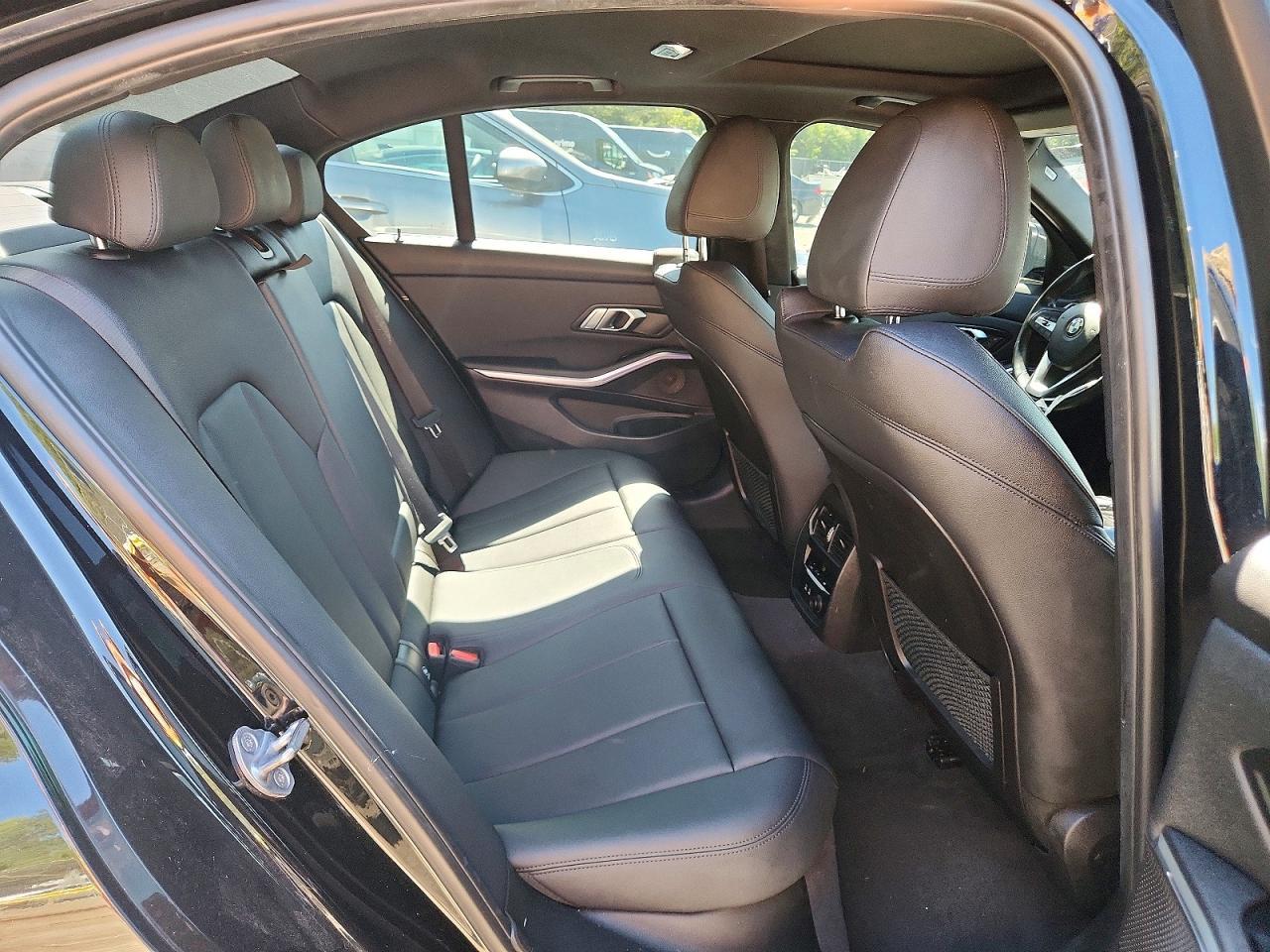 2019 BMW 330I - zdjęcie 10