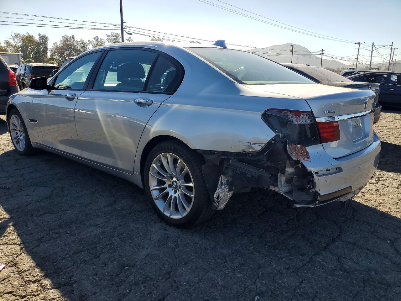 2014 BMW 750 Lxi - zdjęcie 2