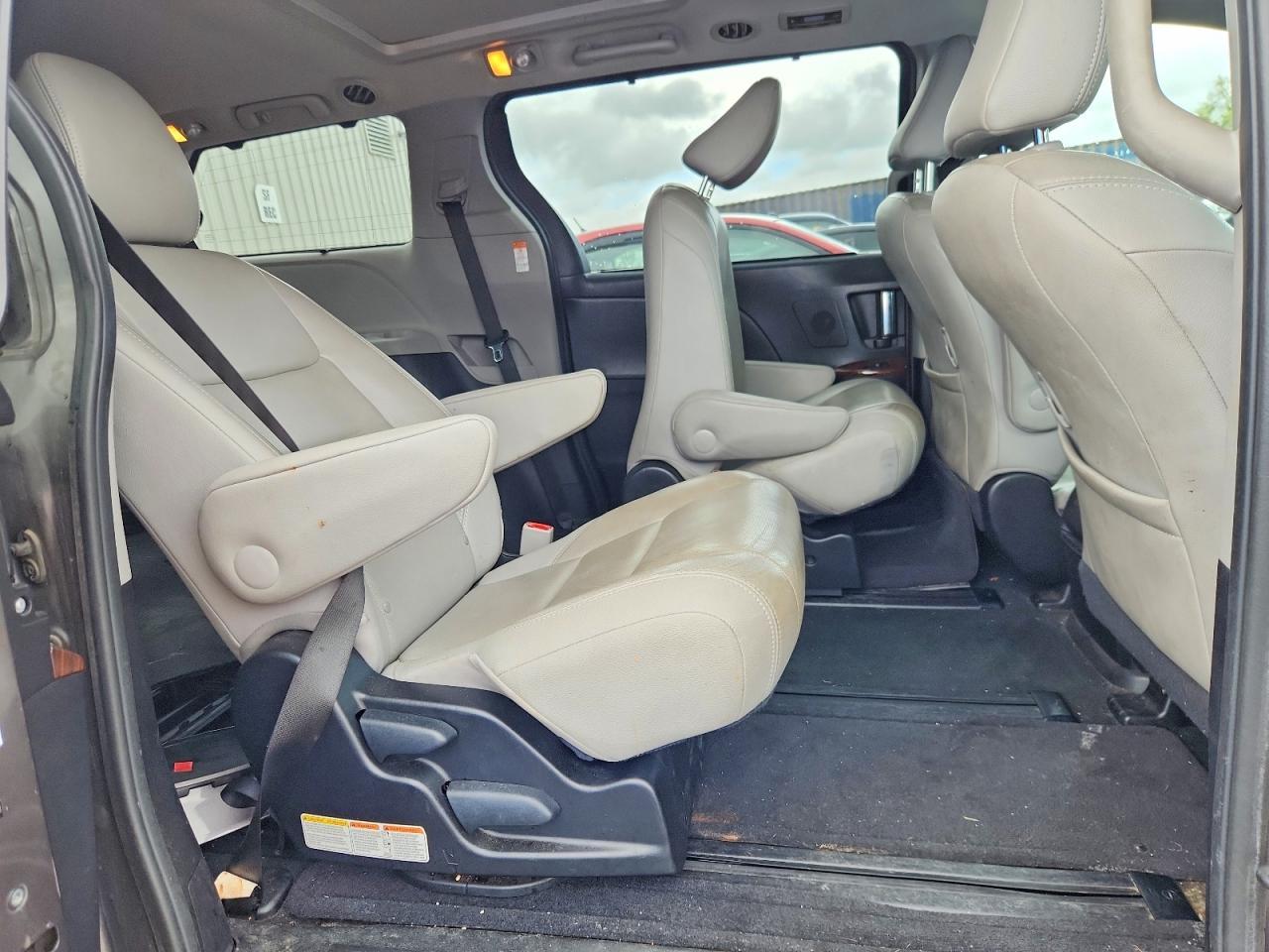 2015 Toyota Sienna Limited Premium 7-Passenger - zdjęcie 11