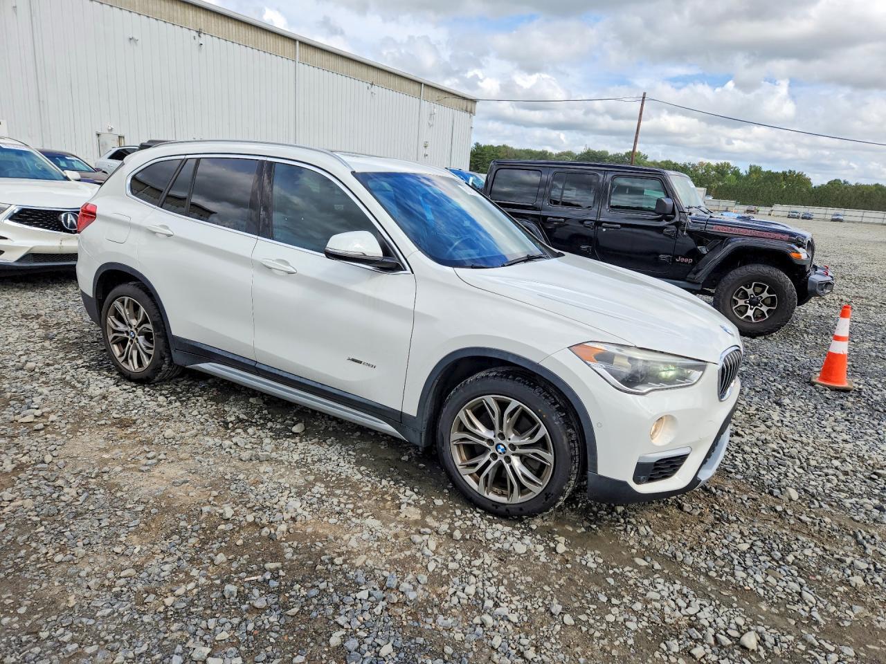 2016 BMW X1 xDrive28I - zdjęcie 4