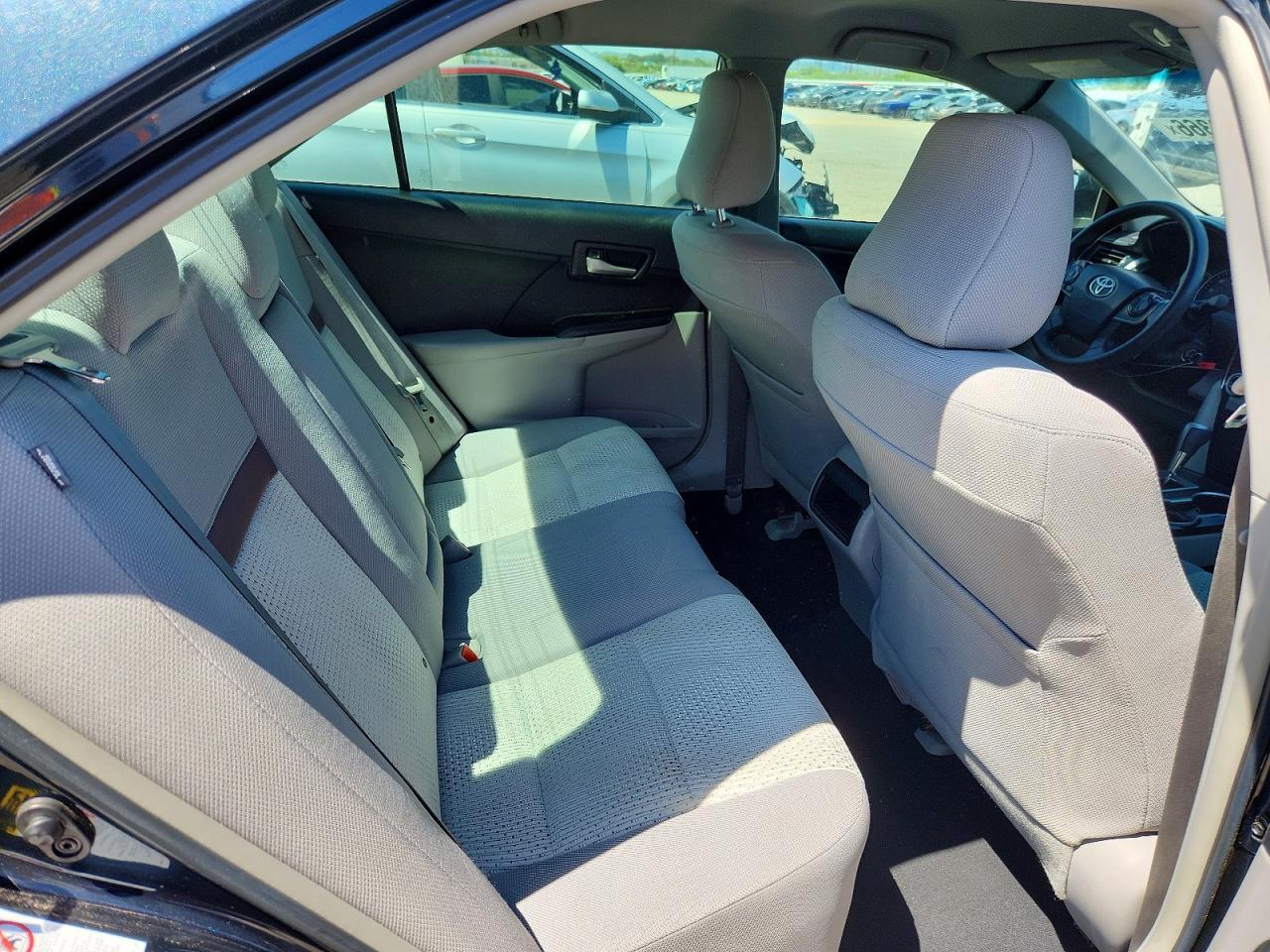 2014 Toyota Camry Le - zdjęcie 10