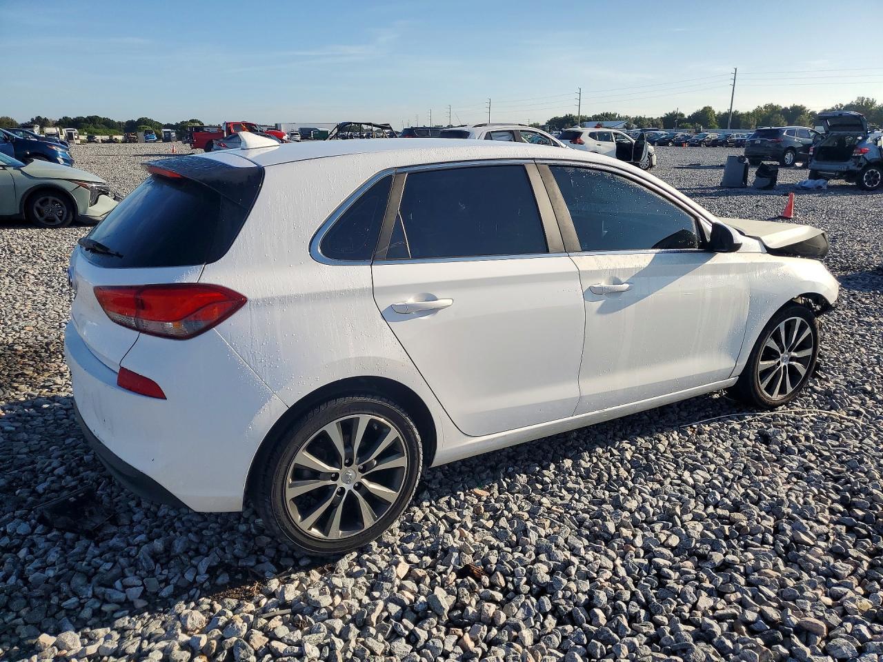 2018 Hyundai Elantra Gt Base - zdjęcie 3