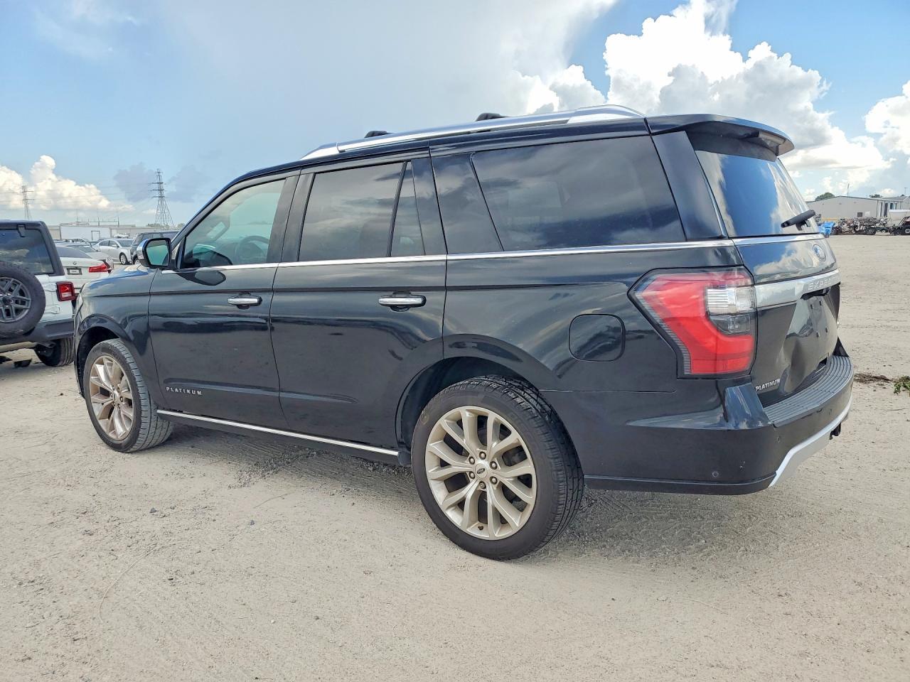 2018 Ford Expedition Platinum - zdjęcie 2