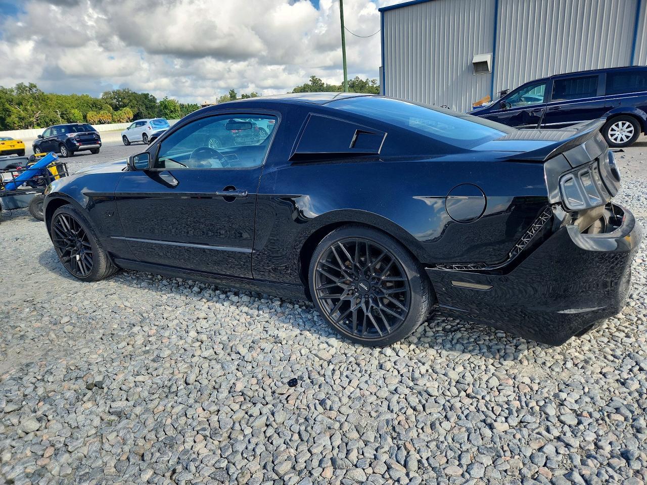 Ford Mustang Coupe - zdjęcie 2