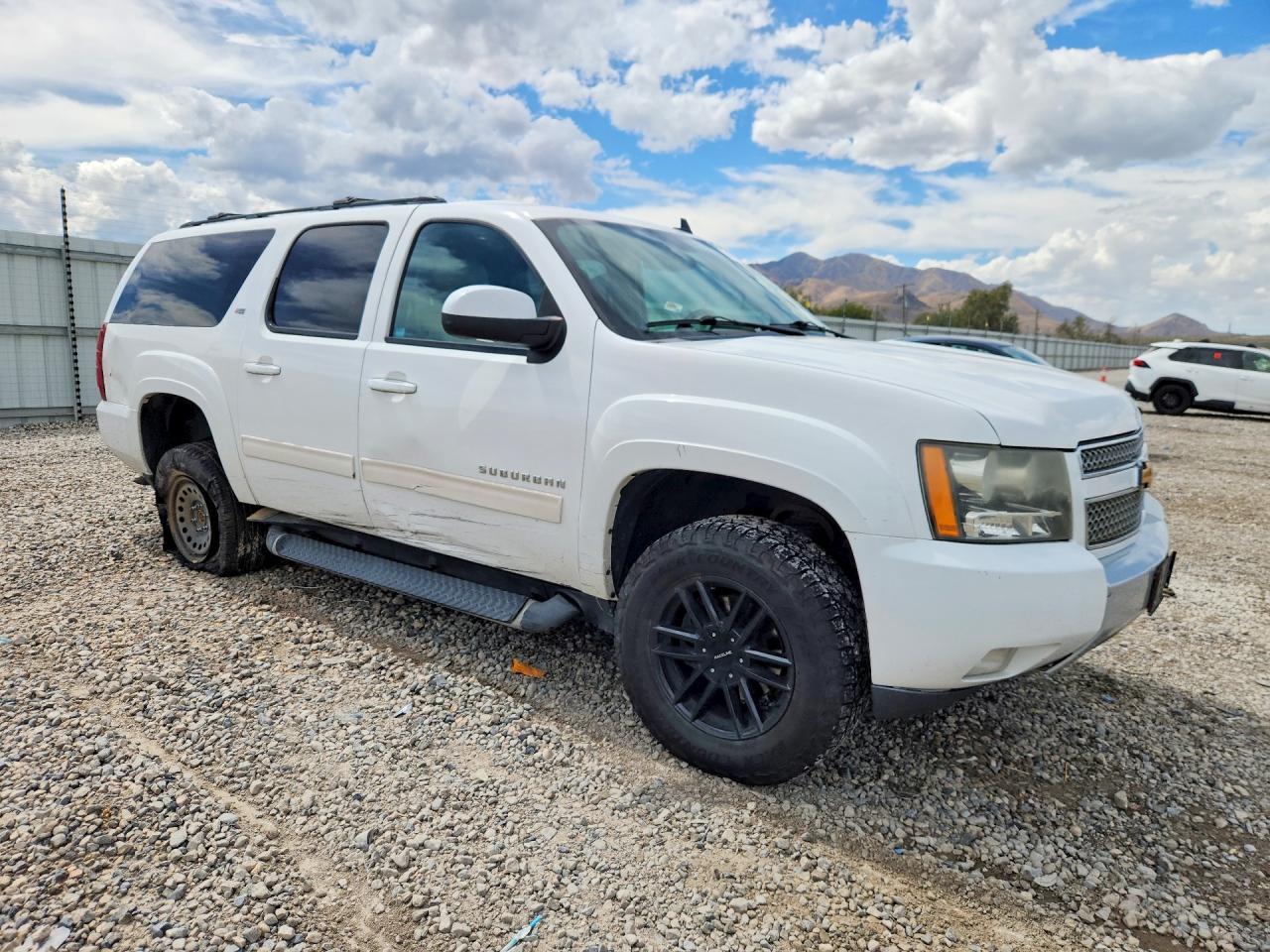 2014 Chevrolet Suburban K1500 Lt - zdjęcie 4