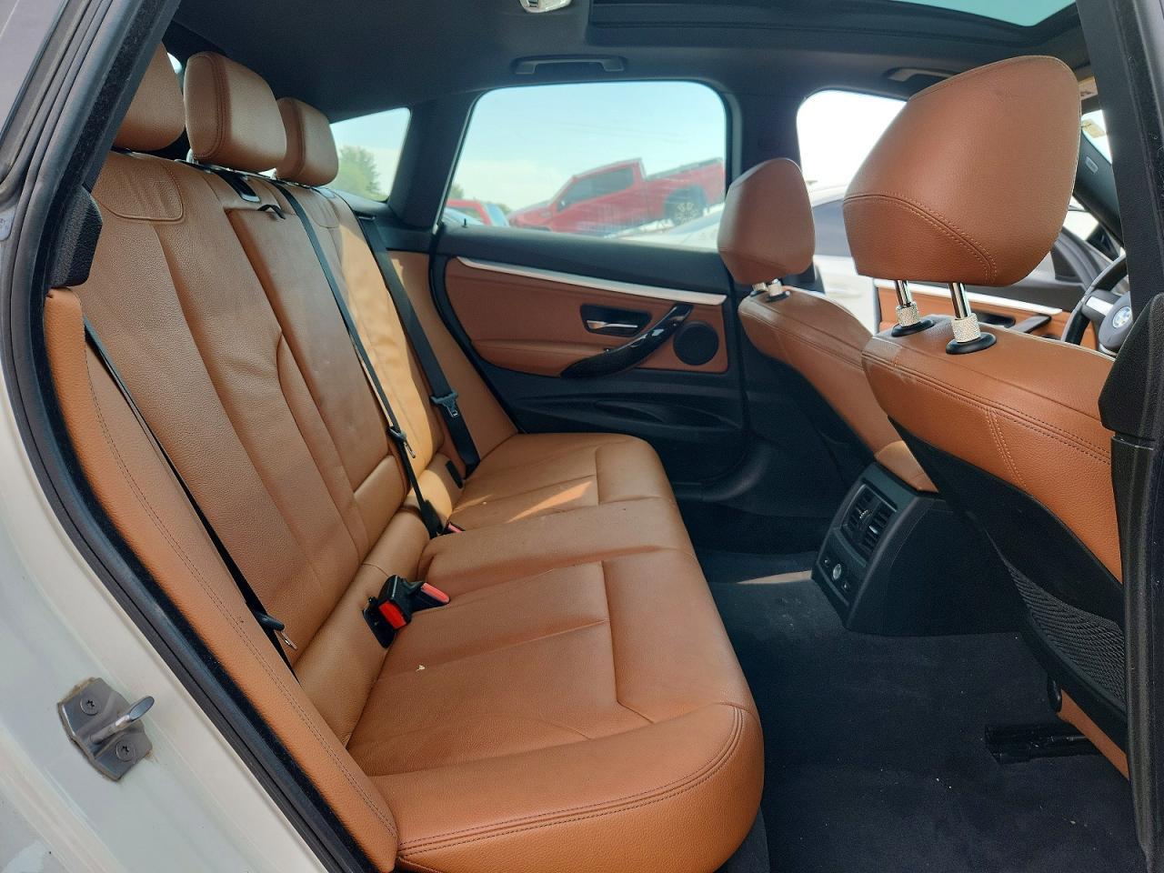2017 BMW Seria 3 330i - zdjęcie 10