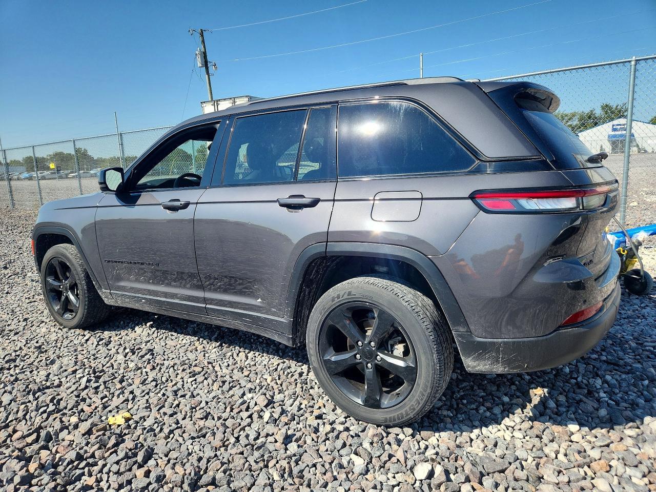 2023 Jeep Grand Cherokee Laredo - zdjęcie 2