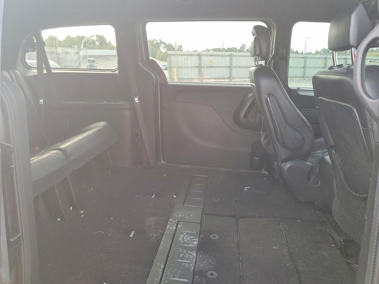 2015 Dodge Grand Caravan R/T - zdjęcie 11