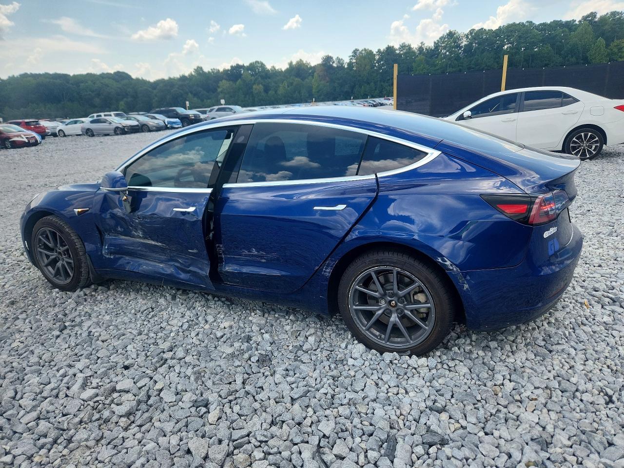 2019 Tesla Model 3 - zdjęcie 2