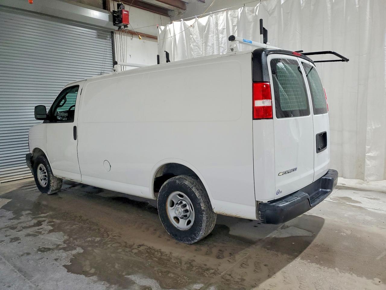 2020 Chevrolet Express G2500 - zdjęcie 2