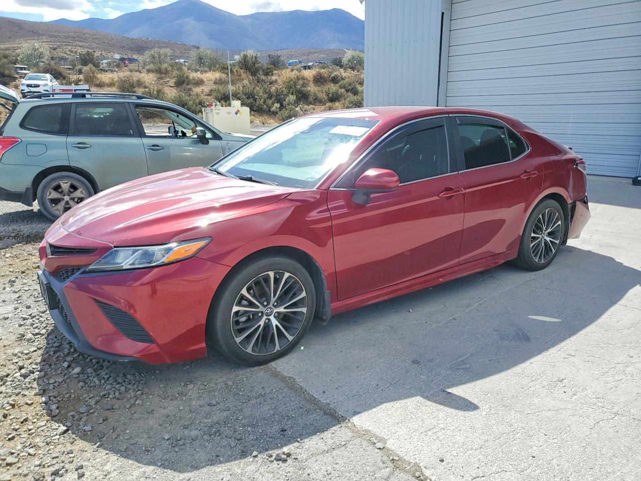 2018 Toyota Camry Se - zdjęcie główne