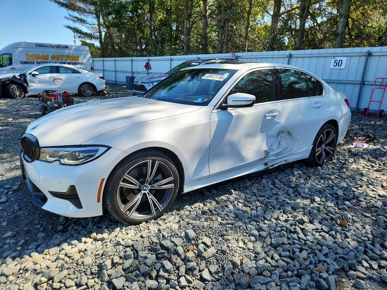 2021 BMW Seria 3 330i - zdjęcie główne