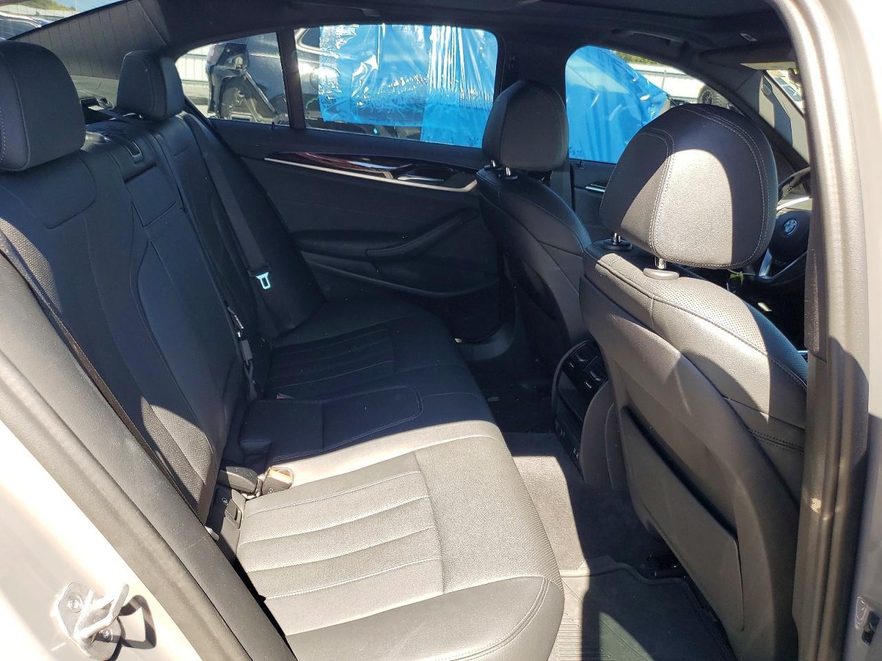 2022 BMW Seria 5 530i - zdjęcie 10