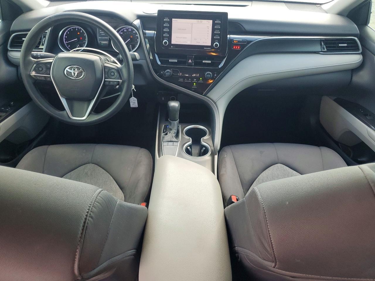 2022 Toyota Camry Le - zdjęcie 8
