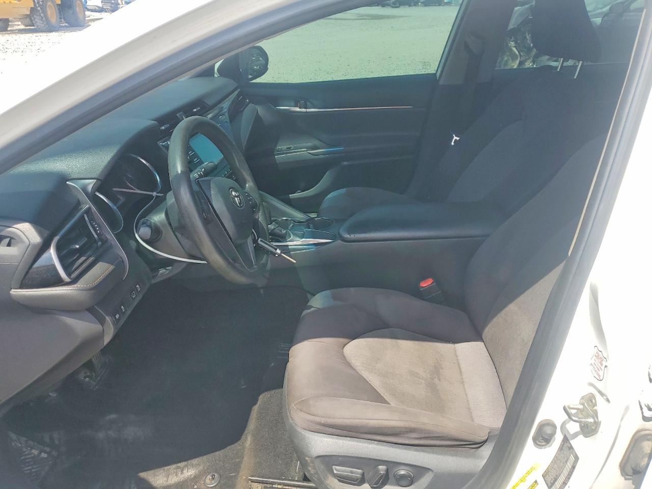 2019 Toyota Camry Le - zdjęcie 7
