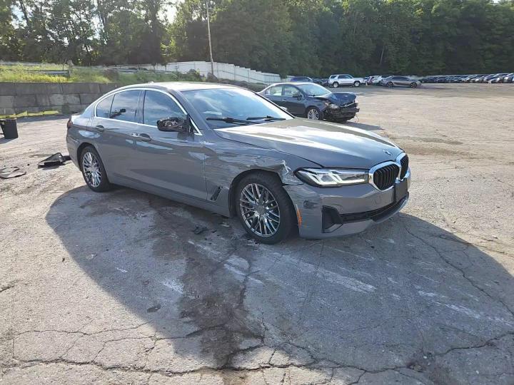 2021 BMW Seria 5 530i - zdjęcie 13