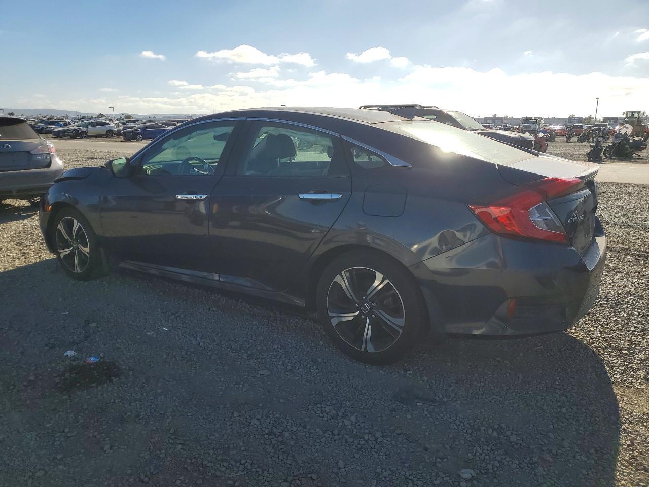 2017 Honda Civic Touring - zdjęcie 2