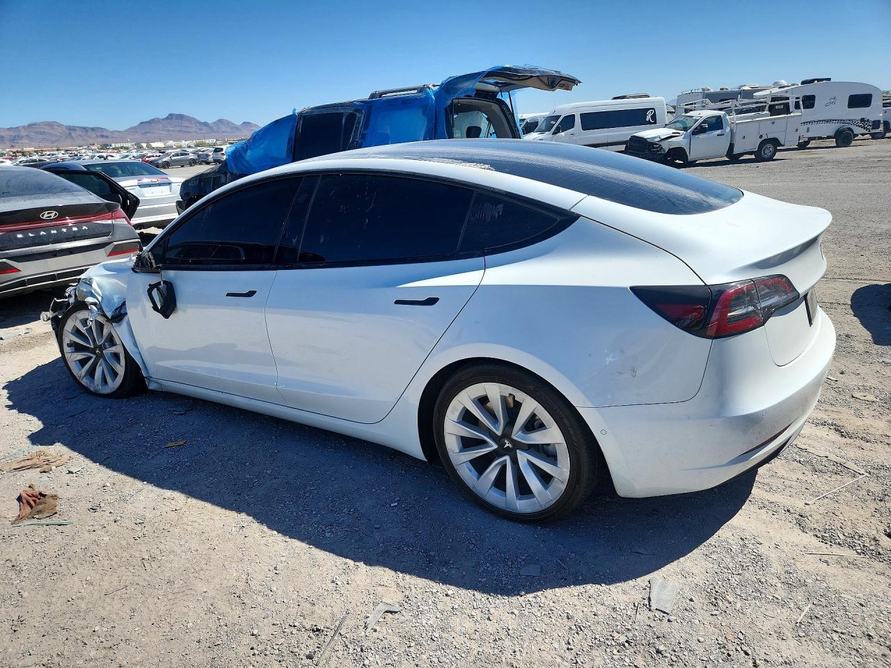 2022 Tesla Model 3 - zdjęcie 2