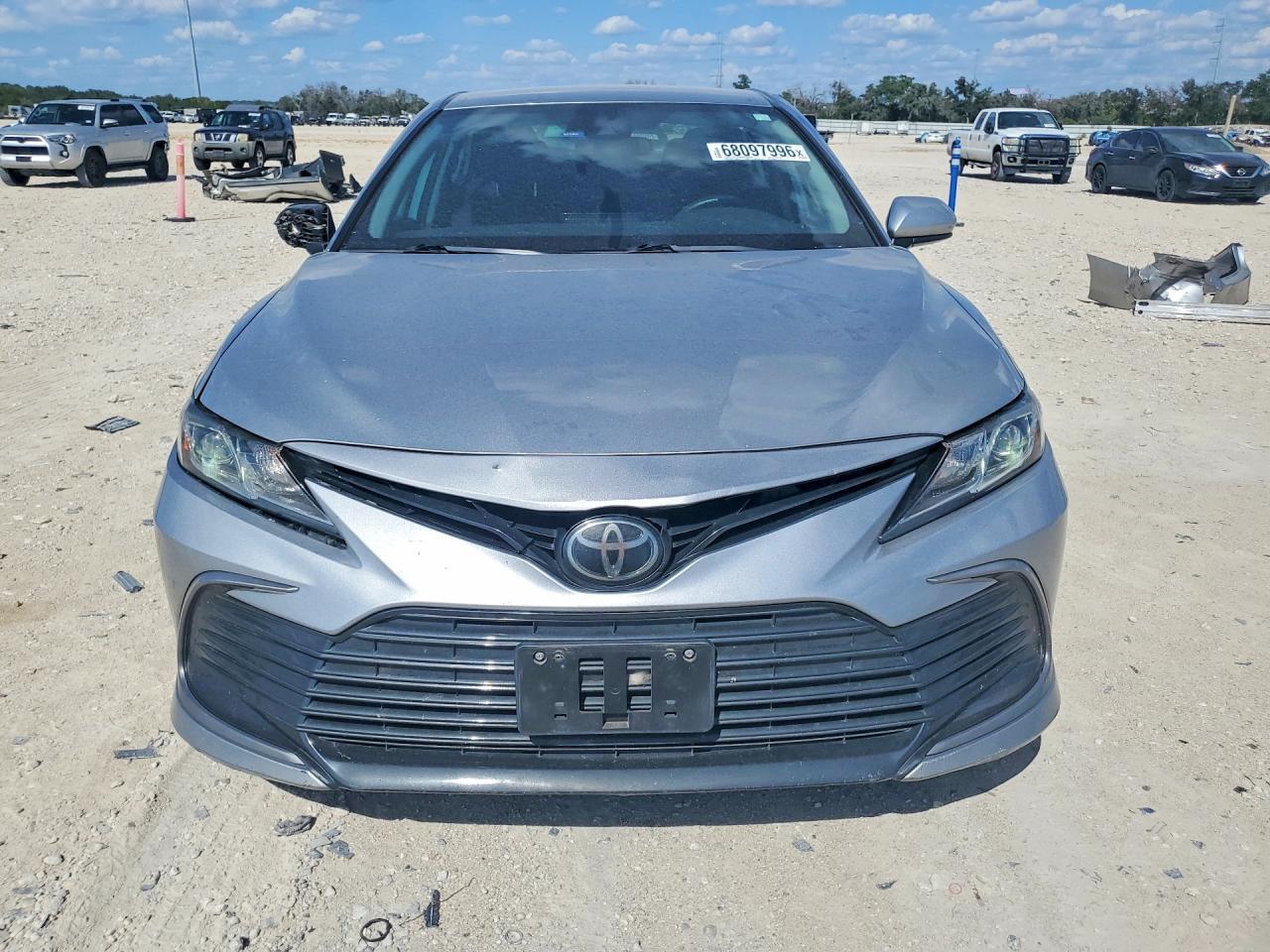 2022 Toyota Camry Le - zdjęcie 5