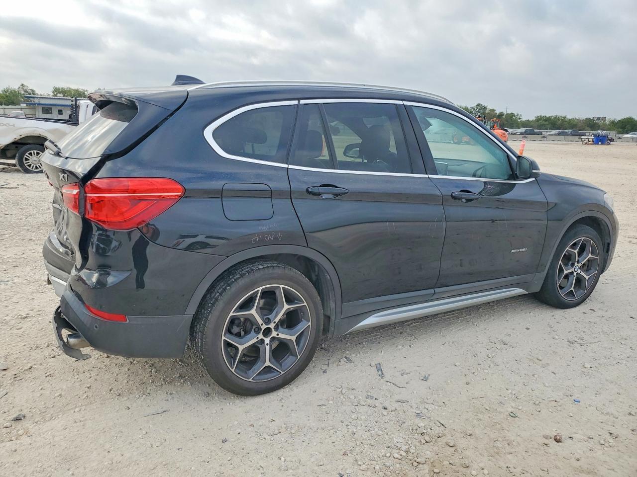 2017 BMW X1 xDrive28I - zdjęcie 3