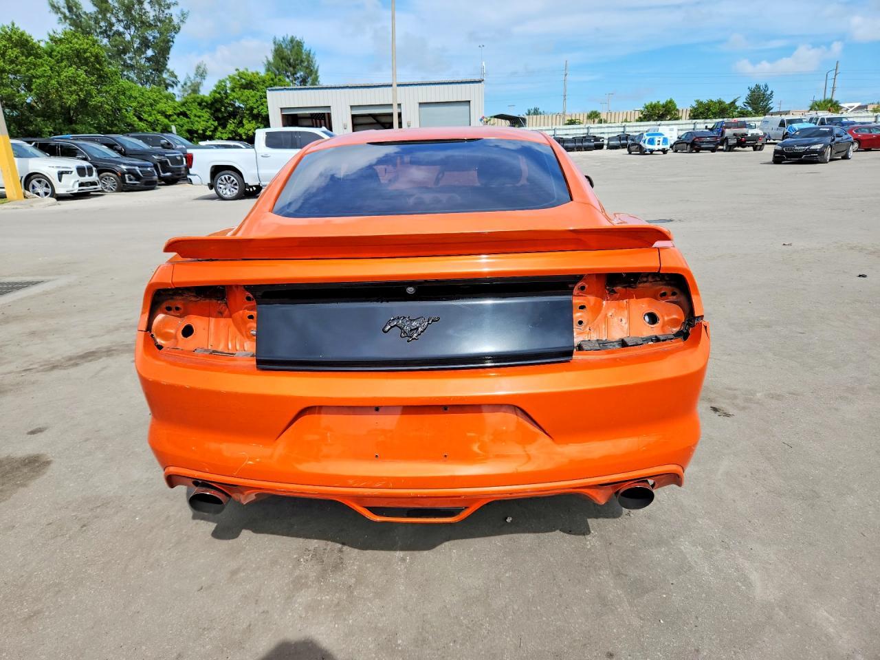 2015 Ford Mustang - zdjęcie 6
