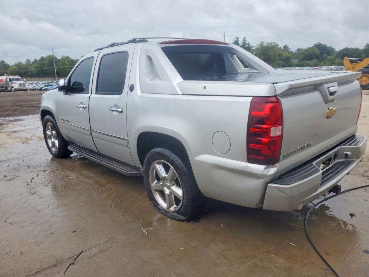 2013 Chevrolet Avalanche Ltz - zdjęcie 2