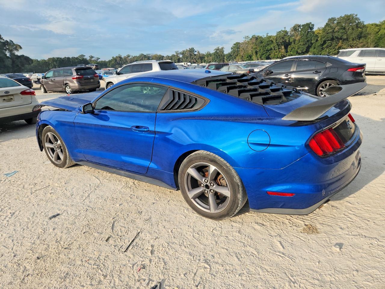 2017 Ford Mustang - zdjęcie 2