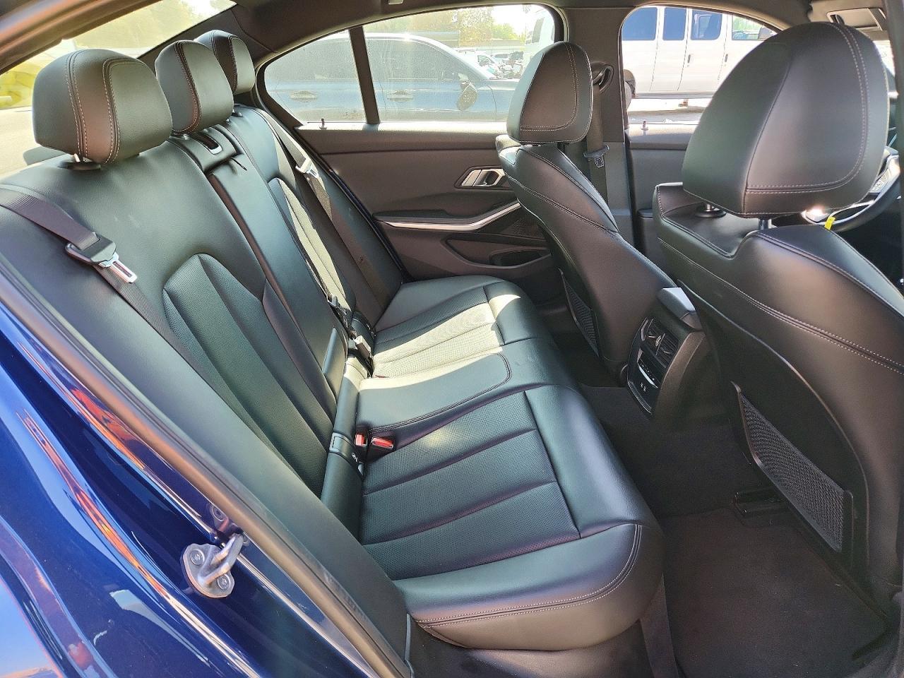 2022 BMW 330I - zdjęcie 10