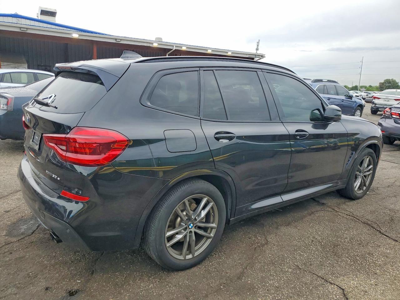 2021 BMW X3 xDrive30E - zdjęcie 3