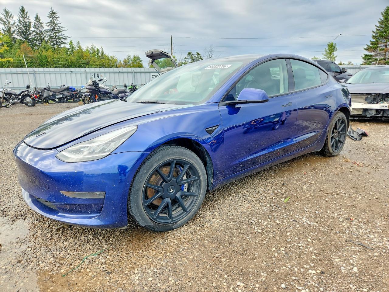 2022 Tesla Model 3 - zdjęcie główne