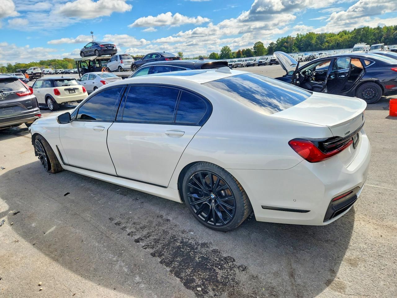 2021 BMW Seria 7 750i - zdjęcie 2