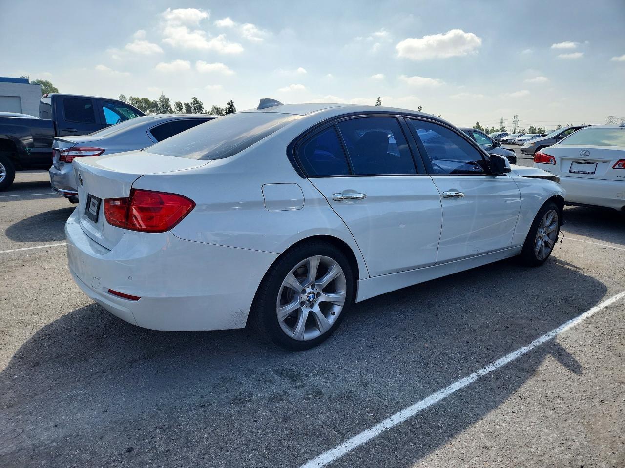 2015 BMW 320 I - zdjęcie 3